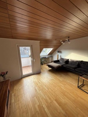 Helle 3-Zimmer Dachgeschosswohnung mit Dachterasse in Karlsruhe-Neureut