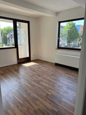 Helle, frisch renovierte 3-Zimmer-Wohnung mit Balkon im Südostviertel