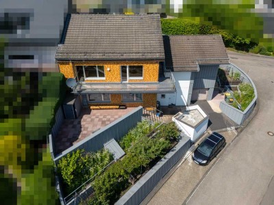 Overath-Immekeppel:
Großzügiges Anwesen mit Traumausblick