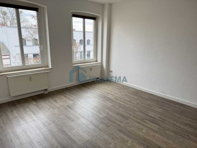 1-Zimmer Wohnung: zentral,renoviert,große Wohnküche, Bad mit Fenster/Badewanne, Hof mit Wasserzugang