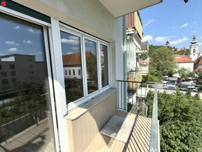 Harmonische Altbauwohnung mit Blick auf den Schlossberg!