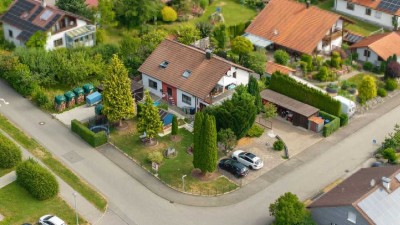 Vielseitiges Zweifamilienhaus mit Blick bis in die Alpen