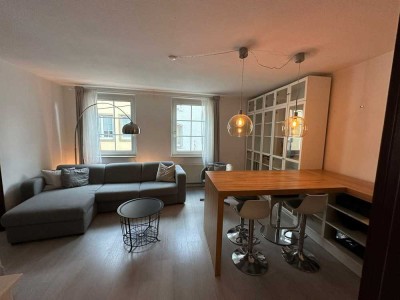 Helle, optimal aufgeteilte Wohnung direkt am Carlsplatz.