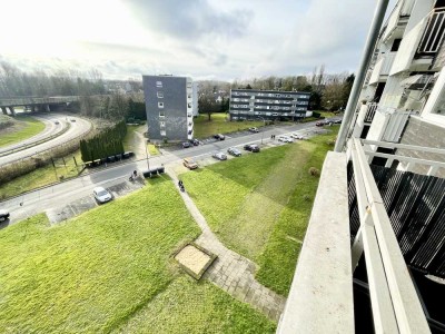 Bezugsfertig 01.März: Schöne 2 - Zimmer - Wohnung mit Balkon