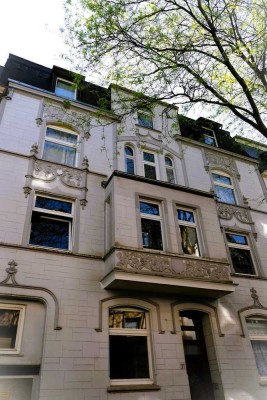 Luxuriöse 4-Zimmer-Wohnung mit Balkon im 2. OG in Wuppertal-Oberbarmen
