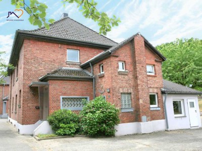 Charmantes Ein- bis Zweifamilienhaus mit praktischer Grundrissgestaltung!