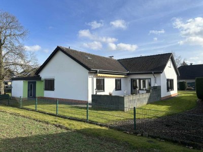 Ideal für Senioren ist dieser Winkelbungalow in ruhiger Feldrandlage von Enger...