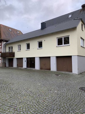 Erstbezug nach Sanierung: attraktive 3,5-Zimmer-Wohnung mit EBK und Balkon in Höchstadt