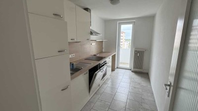 Schöne, renovierte 3-Zimmer-Wohnung mit Balkon in Garching