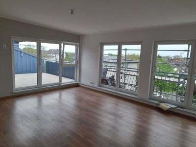 DG Wohnung mit Dach-Loggia, Taunusblick,  TG Duschbad , 2,5 Zimmer