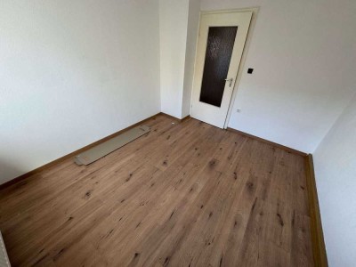 geräumige, renovierte 3-Zi-Whg. in ruhiger Lage mit Balkon