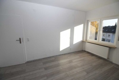2-ZKB-Nichtraucher-DG-Whg. mit Tageslichtbad
