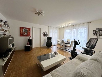 Stilvolle, neuwertige 2-Zimmer Wohnung mit geh. Innenausstattung mit Balkon und EBK   ohne Provision