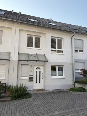 Gepflegtes Reihenhaus in Liederbach provisionsfrei zu vermieten - Ideal für Expatriates