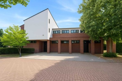 Traumhafte Villa mit modernem Gästehaus, Pool, Kamin & XL-Garage – Design & Luxus auf 1.500 m²