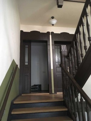 45,50 m² Altbau im 2.OG mit EBK, teilmöbliert, in ruhiger Seitenstraße zum 1.8.25