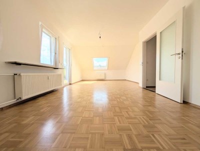 Helle 3-Zimmer-Dachgeschosswohnung mit Balkon - Nähe Klinikum