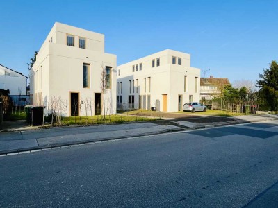 Schöne 2-Zimmer-Wohnung mit Terrasse, eigenem Garten und EBK in Mainz