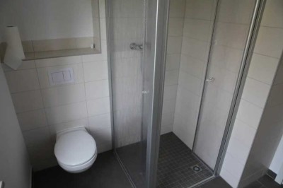 Haushälfte mit 3 Bädern und 8 Zimmer