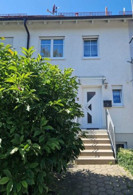 Schönes Reihenmittelhaus mit Garage und einem Stellplatz