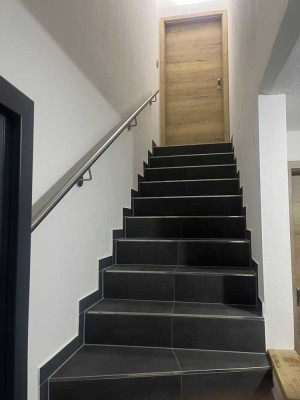 Exklusive, neuwertige 2-Raum-DG-Wohnung mit luxuriöser Innenausstattung in Raubling