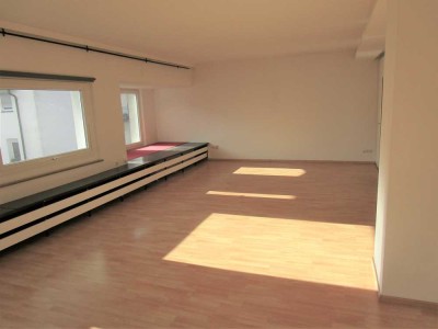 Viel Platz: 3 - 4 Zimmer Whg. im Rückgebäude Nürnberg Nähe Bahnhof / Wohnung mieten