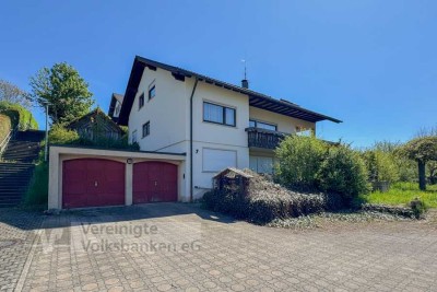 Lehrstehendes Anwesen mit drei Einheiten und einer Doppelgarage