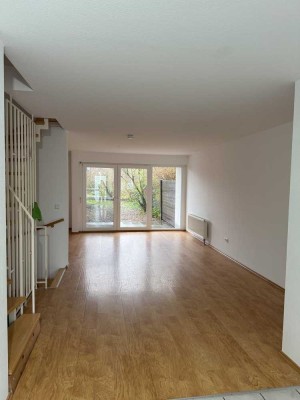 Großzügiges Reihenmittelhaus in Frankfurt Preungesheim mit Garten und Blick ins Grüne, Fernwärme