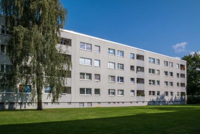 Lichtdurchflutete Wohnung mit Charme – Großes Wohnzimmer, Tageslichtbad, Loggia