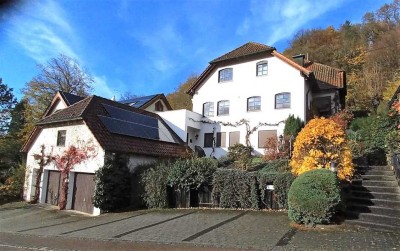 KLEINOD - 2 Familienhaus in hervorragender Südaussichtslage in bester Bauqualität !