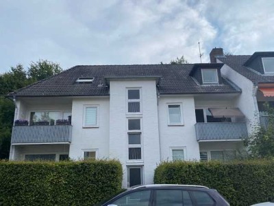 helle 3-Zi.-DG Whg. mit EBK + Badewanne - WG geeignet