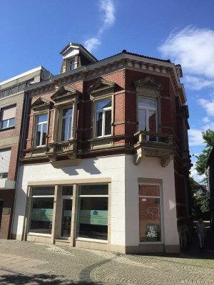 Stilvolle Altbauwohnung Wohnung mit  Balkon