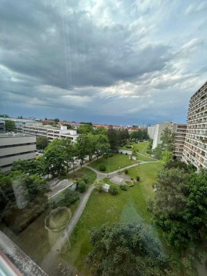 Wunderschöne 4 Zi. Wohnung mit großer Loggia, Bergblick