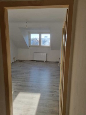 Gut angebundene DG-Wohnung