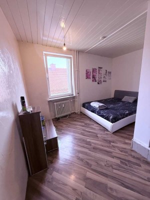Möbliertes  und  helles WG -Zimmer zu vermieten !