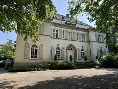 Sehr gepflegte Stadtvilla-Wohnung mit großer Südterrasse in der Marcusallee nahe Rhododendronpark