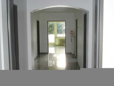 Hochwertig, renovierte, u. helle 120 qm / 3,5 Zi.-Whg. mit Balkon in exklusiver Lage, ab 01.12.2025