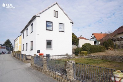 Großzügiges Wohnhaus in Siedlungslage mit tollem Garten