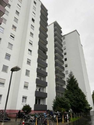 **moderne ETW mit 3,5 Zimmern und  2 Balkonen in zentraler Wohnlage**