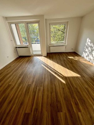 FrLie an CS 14.11.*sanierte 1-Zimmerwohnung mit Balkon und Wannenbad*