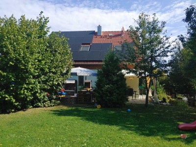 RESERVIERT! Gemütliches Einfamilienhaus auf großem Grundstück in sonniger Lage