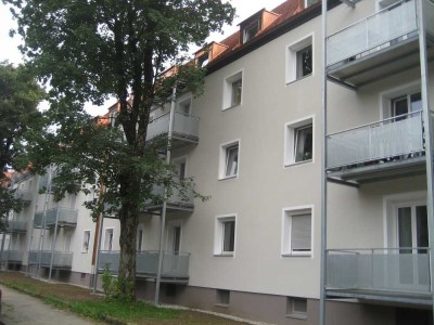 Giesing* 2 Zimmer-Wohnung im DG* Küche mit EBK * Bad mit Wanne *