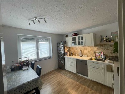 Möblierte 3-Zimmer-Wohnung (76 m²) mit zusätzlichen Abstellräume im DG in Ditzingen