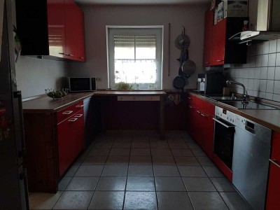 Schöne und modernisierte 3-Zimmer-Erdgeschosswohnung mit Balkon in Aufhausen