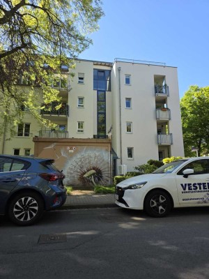 Kleine 2 Zimmerwohnung neu renoviert mit Balkon!