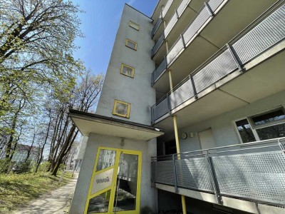 Großzügige, renovierte 3-Zi.-Whg. mit 2 Balkonen und moderner Ausstattung