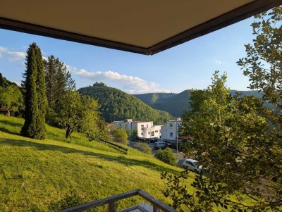 Gemütliche 2-Zimmer-Erdgeschosswohnung mit traumhaftem Blick auf die Burg Hohenurach