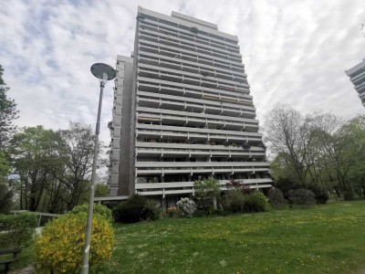 Gepflegte 4 1/2-Zimmerwohnung mit Süd- u. Westbalkon und Tiefgaragenstellplatz