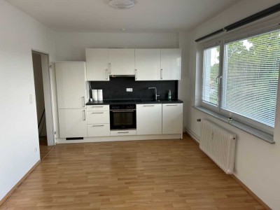 Modernisierte, helle 1-Zimmer-Wohnung mit Balkon und Einbauküche