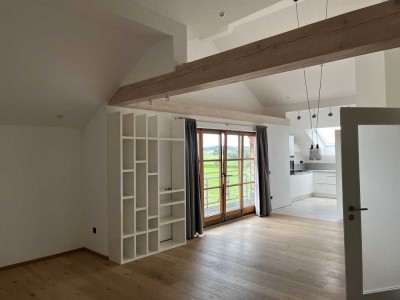 Großzügige 3,5-Zimmer-Wohnung mit Balkon und Einbauküche bei Edling